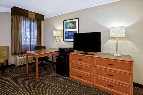 La Quinta Inn & Suites by Wyndham Tucson Airport image 16