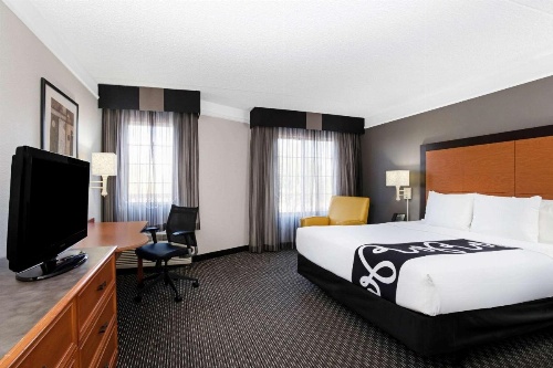 La Quinta Inn & Suites by Wyndham Tucson Airport image 17