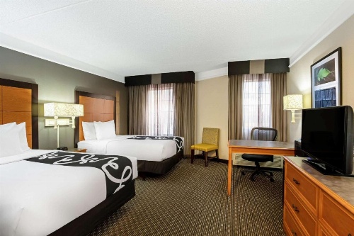 La Quinta Inn & Suites by Wyndham Tucson Airport image 18