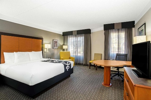 La Quinta Inn & Suites by Wyndham Tucson Airport image 20