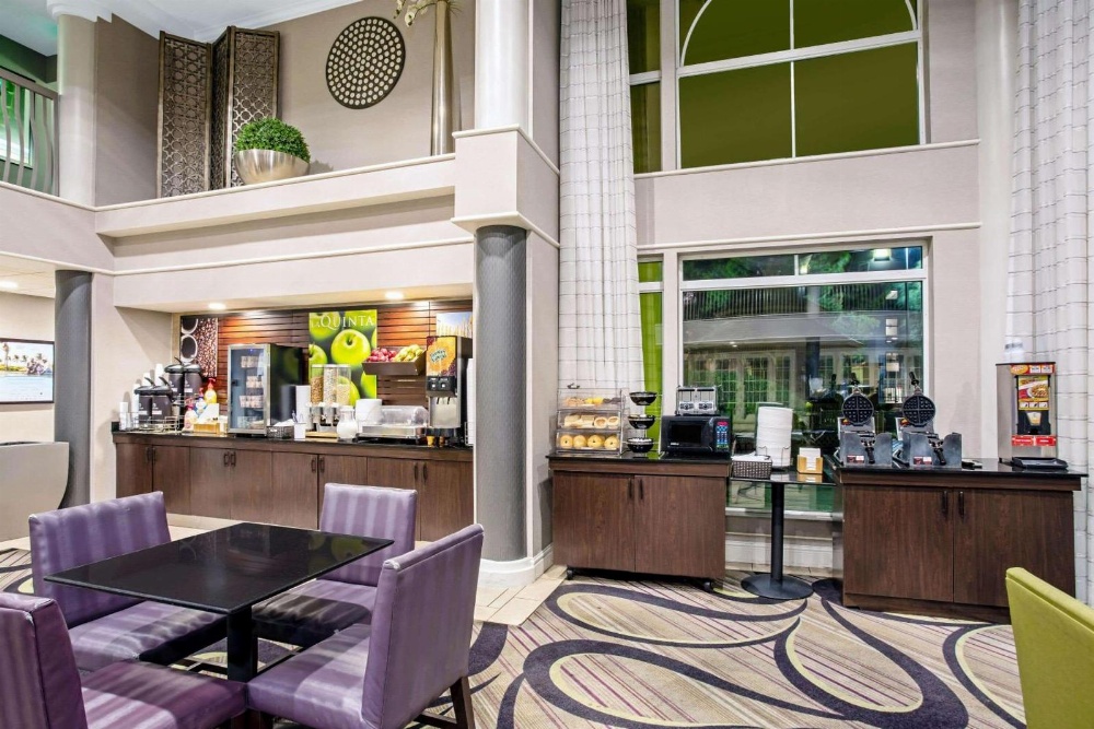 La Quinta Inn & Suites by Wyndham Tucson Airport
