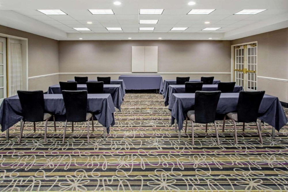 La Quinta Inn & Suites by Wyndham Tucson Airport